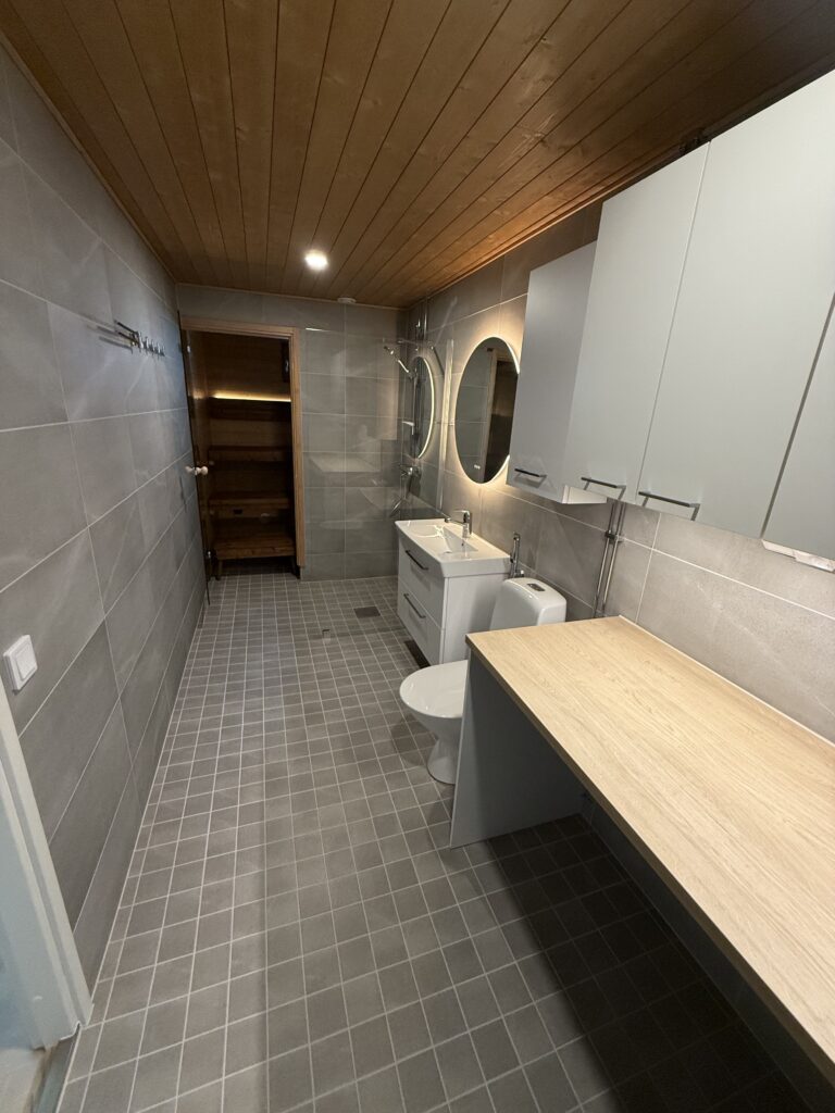 Remontoitu kylpyhuone Oulun alueella