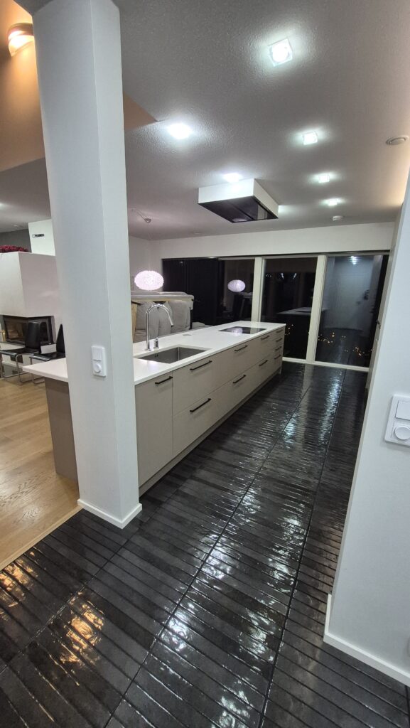 Remontoitu huonetila Oulussa